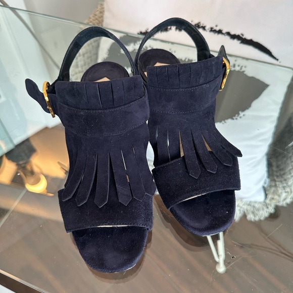 Prada navy suede block heel sandal with Kiltie detail - Picture 2 of 4